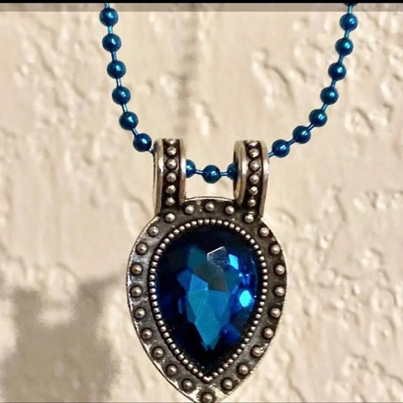 Chloe + Isabel Jewelry - CHLOE + ISABEL Beautiful Blue Rhinestone Pendant necklace. B2-27